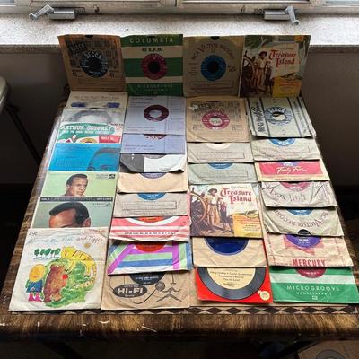 LOT OF VARIOUS 45’s, INCLUDING DISNEYS TREASURE ISLAND AND WINNIE THE POOH