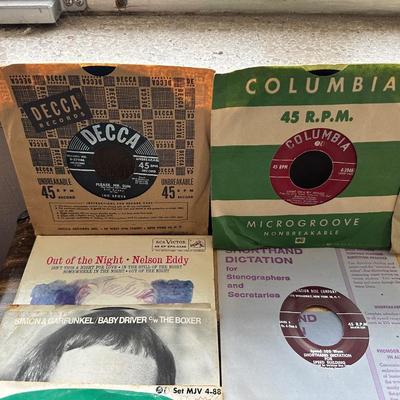 LOT OF VARIOUS 45’s, INCLUDING DISNEYS TREASURE ISLAND AND WINNIE THE POOH