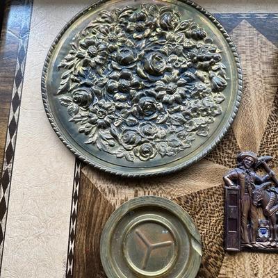 METAL WALL DECOR AND 2 METAL ASHTRAYS