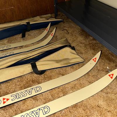 VINTAGE FISCHER CLASSIC CROWN CROSS COUNTRY SKIS
