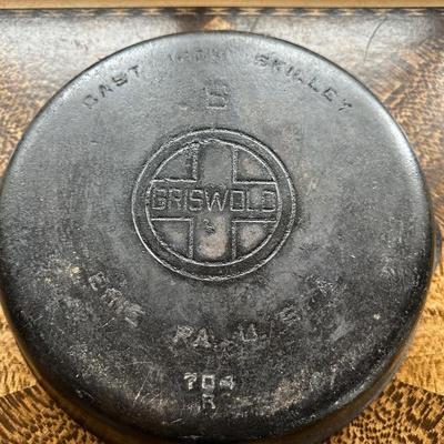 VINTAGE GRISWOLD CAST IRON SKILLET 8