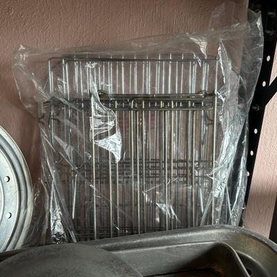 LARGE LOT OF ALUMINUM BAKE WARE, POTS, ROASTER AND MORE