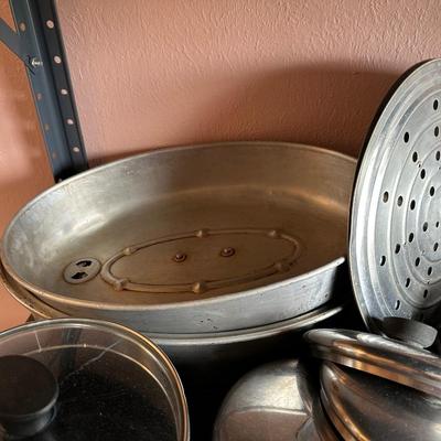 LARGE LOT OF ALUMINUM BAKE WARE, POTS, ROASTER AND MORE
