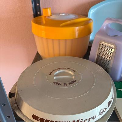 VARIETY OF KITCHENWARE