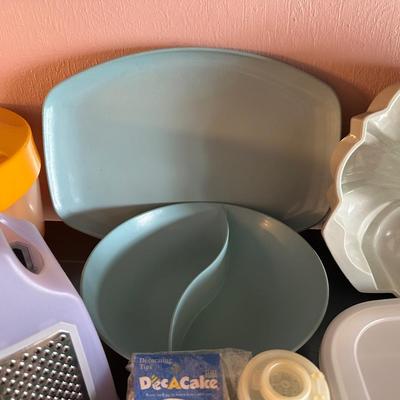 VARIETY OF KITCHENWARE