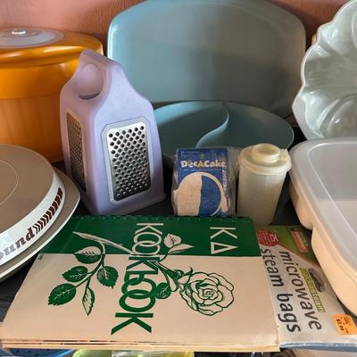 VARIETY OF KITCHENWARE