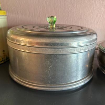 VINTAGE MIRRO SPUN ALUMINUM CAKE CARRIER WITH URANIUM GLASS KNOB, METAL CONTAINERS, VINTAGE PYREX HAMMERED ALUMINUM GLASS CASSEROLE DISH...