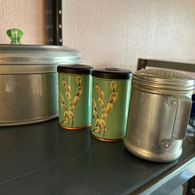 VINTAGE MIRRO SPUN ALUMINUM CAKE CARRIER WITH URANIUM GLASS KNOB, METAL CONTAINERS, VINTAGE PYREX HAMMERED ALUMINUM GLASS CASSEROLE DISH...