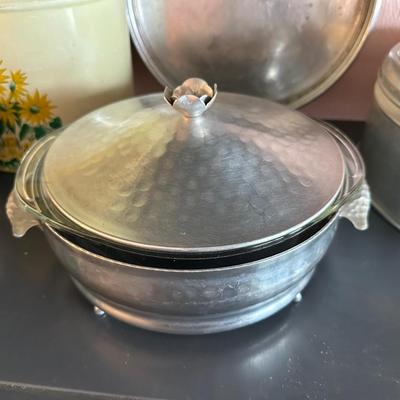 VINTAGE MIRRO SPUN ALUMINUM CAKE CARRIER WITH URANIUM GLASS KNOB, METAL CONTAINERS, VINTAGE PYREX HAMMERED ALUMINUM GLASS CASSEROLE DISH...