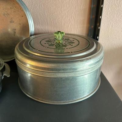 VINTAGE MIRRO SPUN ALUMINUM CAKE CARRIER WITH URANIUM GLASS KNOB, METAL CONTAINERS, VINTAGE PYREX HAMMERED ALUMINUM GLASS CASSEROLE DISH...