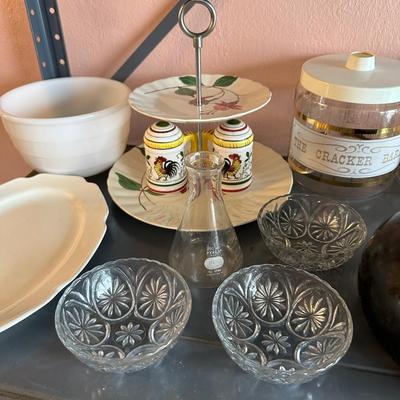 COOKIE & CRACKER JARS, PYREX GLASS BAKING DISH, GLASS BOWLS AND MORE