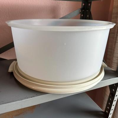 TUPPERWARE HEAT N SERVE CONTAINER, STRAINER AND CAKE CONTAINER