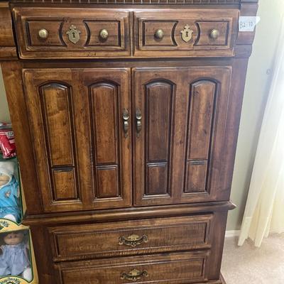 Armoire/ chest