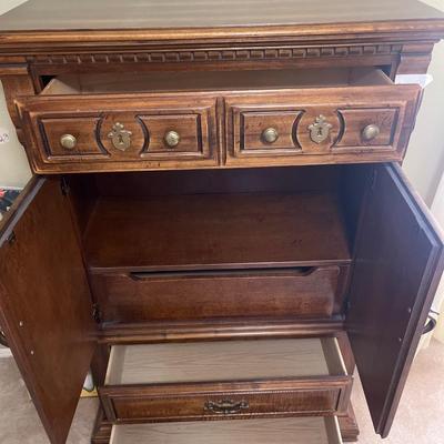 Armoire/ chest