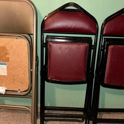 6 METAL FOLDING CHAIRS