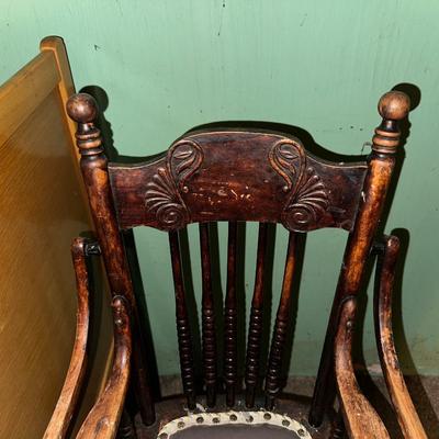 VINTAGE HIGH CHAIR AND BABY CRIB