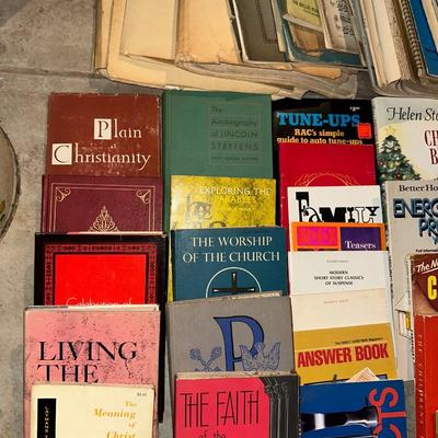 LARGE LOT OF VINTAGE BOOKS