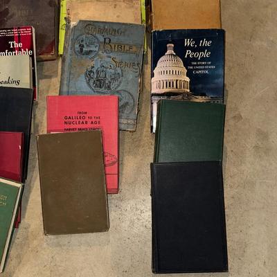 LARGE LOT OF VINTAGE BOOKS