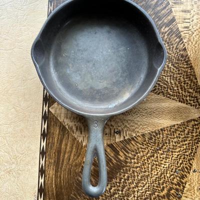 WAGNER WARE CAST IRON SKILLET 3 AND CAST IRON SKILLET 8
