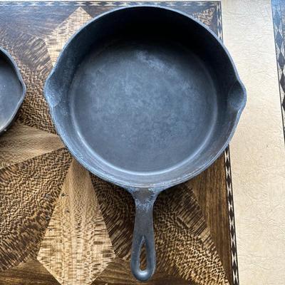 WAGNER WARE CAST IRON SKILLET 3 AND CAST IRON SKILLET 8