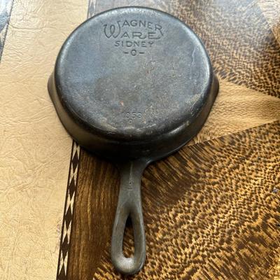WAGNER WARE CAST IRON SKILLET 3 AND CAST IRON SKILLET 8