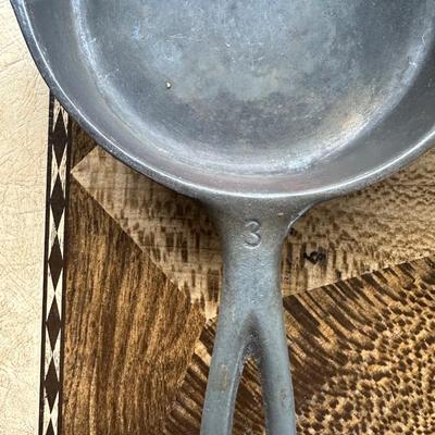 WAGNER WARE CAST IRON SKILLET 3 AND CAST IRON SKILLET 8