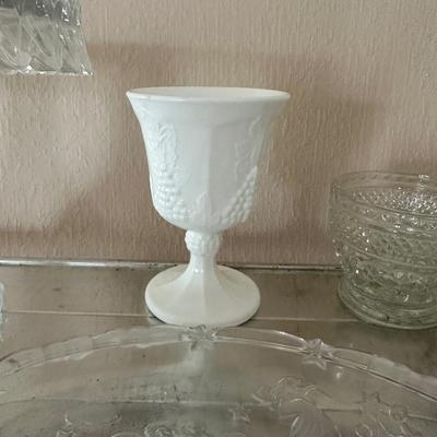 VARIETY OF GLASSWARE