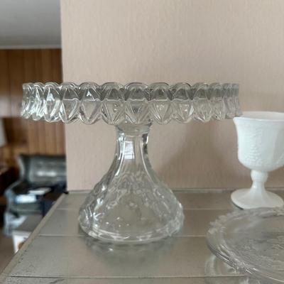 VARIETY OF GLASSWARE
