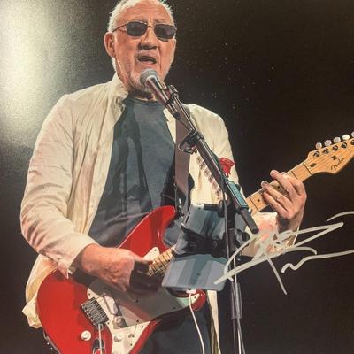 Pete Townshend signed The Who photo. GFA Authenticated