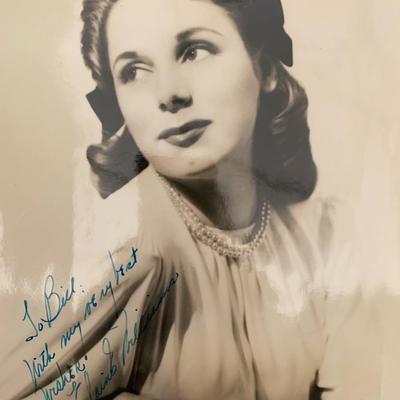 Elaine Williams signed photo