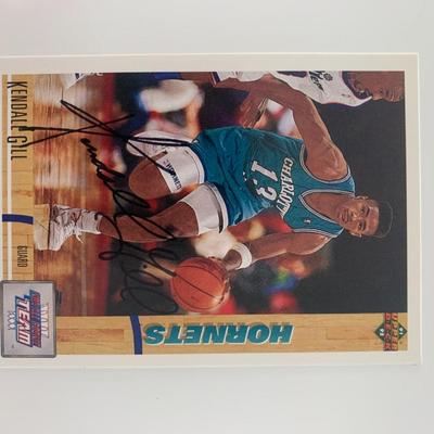 Kendall Gill signed basketball card