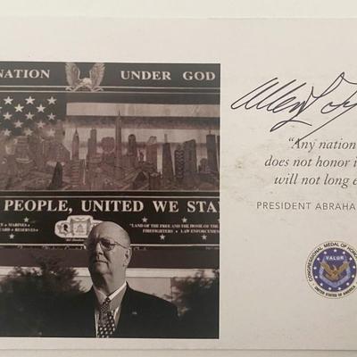 Vietnam War MOH Recipient Allen J. Lynch signed photo card