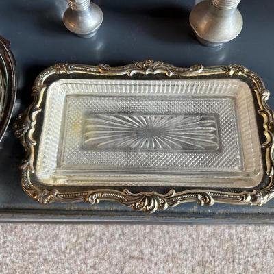 ASSORTMENT OF SILVER PLATE AND ALUMINUM SALT AND PEPPER SHAKERS