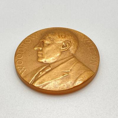 LOT 30: Collection of Bronze / Metal Collectible Tokens / Medals - Zachary Taylor (CC Wright), Abraham Lincoln, Washington Irving,...