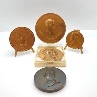 LOT 30: Collection of Bronze / Metal Collectible Tokens / Medals - Zachary Taylor (CC Wright), Abraham Lincoln, Washington Irving,...