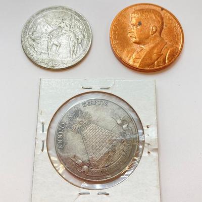 LOT 32:Collection of Vintage Bronze / Medal Tokens - Theodore Roosevelt, 1876 American Independence Commemorative 100th Anniversary and More