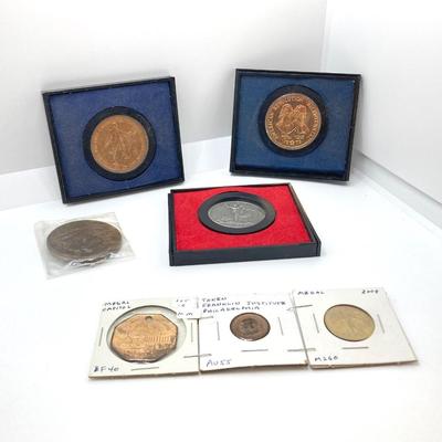 LOT 36: Collection Vintage Medals / Tokens - American Revolution Bicentennial, First Continental Congress, Franklin Institute, Capitol...