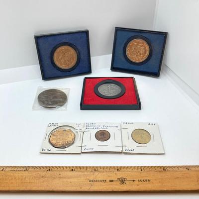 LOT 36: Collection Vintage Medals / Tokens - American Revolution Bicentennial, First Continental Congress, Franklin Institute, Capitol...