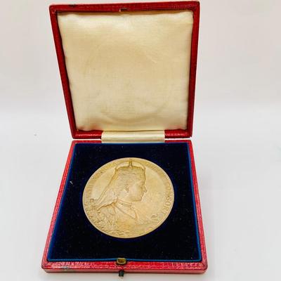 LOT 69: King Edward the VII of England 1902 Coronation Medal in Box