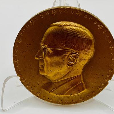 LOT 74: Collection of Bronze Medals and Medallions Featuring Great Seal, Lincoln and More