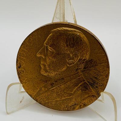 LOT 74: Collection of Bronze Medals and Medallions Featuring Great Seal, Lincoln and More