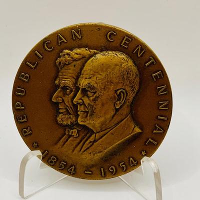 LOT 74: Collection of Bronze Medals and Medallions Featuring Great Seal, Lincoln and More