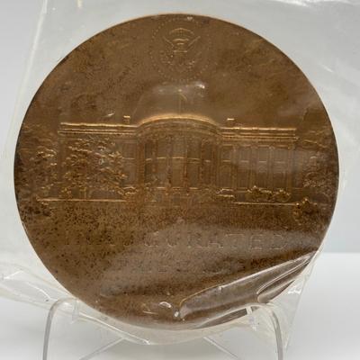 LOT 82: Bronze Metal Medallions: Harry S Truman, Franklin D Roosevelt, Warren Burger, Lydon B Johnson, Robert W Woolley