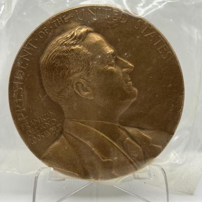 LOT 82: Bronze Metal Medallions: Harry S Truman, Franklin D Roosevelt, Warren Burger, Lydon B Johnson, Robert W Woolley