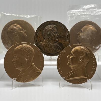 LOT 82: Bronze Metal Medallions: Harry S Truman, Franklin D Roosevelt, Warren Burger, Lydon B Johnson, Robert W Woolley