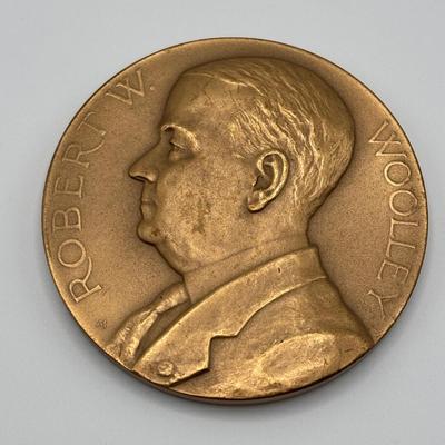 LOT 82: Bronze Metal Medallions: Harry S Truman, Franklin D Roosevelt, Warren Burger, Lydon B Johnson, Robert W Woolley