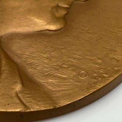 LOT 83: Collectible Bronze Metals Medallions: George Bush, Calvin Coolidge, Franklin D Roosevelt, Warren E Burger, Robert Woolley