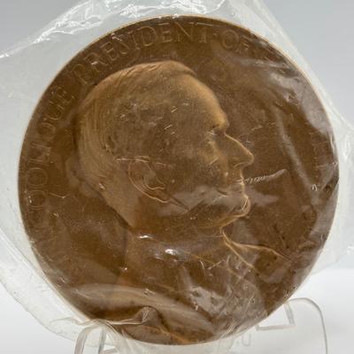 LOT 83: Collectible Bronze Metals Medallions: George Bush, Calvin Coolidge, Franklin D Roosevelt, Warren E Burger, Robert Woolley