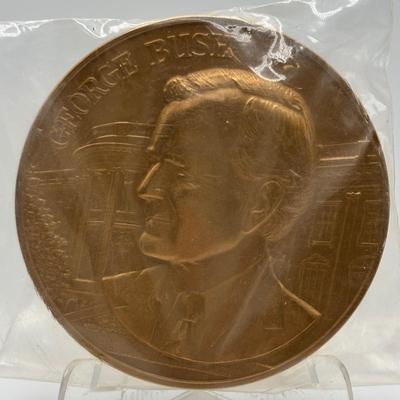 LOT 83: Collectible Bronze Metals Medallions: George Bush, Calvin Coolidge, Franklin D Roosevelt, Warren E Burger, Robert Woolley