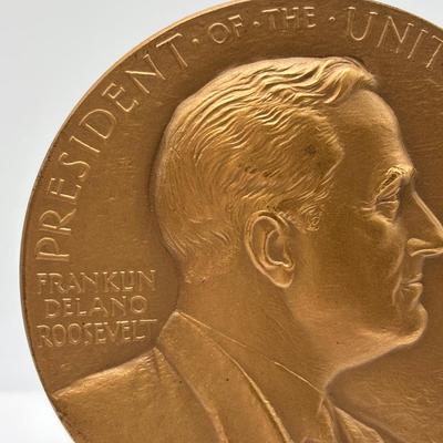 LOT 83: Collectible Bronze Metals Medallions: George Bush, Calvin Coolidge, Franklin D Roosevelt, Warren E Burger, Robert Woolley